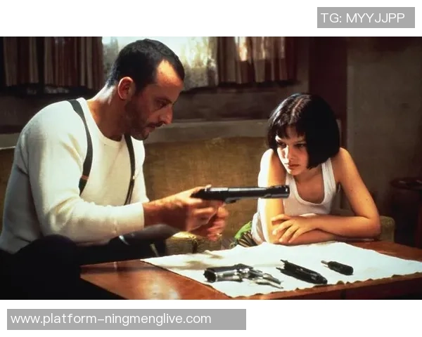 足球场上的魅力女主如何用热情与实力征服世界